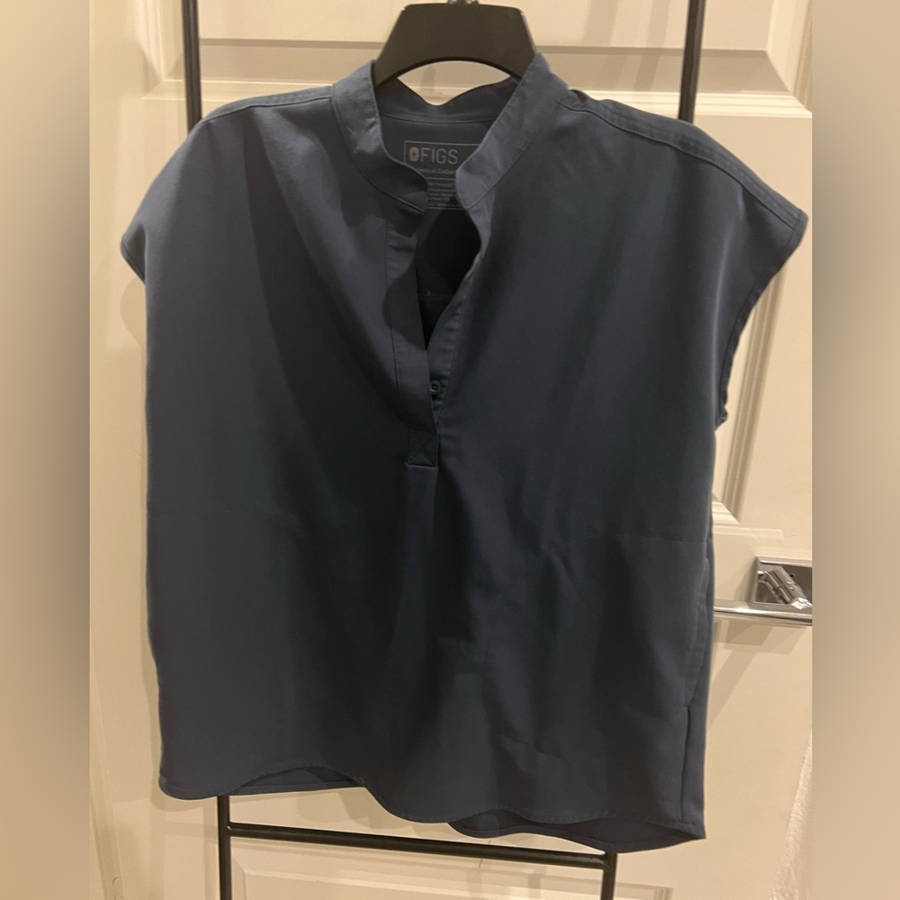 Figs Women's Short Sleeve Scrub Top - Rafaela Navy